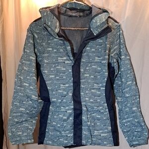 The North Face Women's Teal And Navy Blue Patterned Windbreaker. Rain Jacket